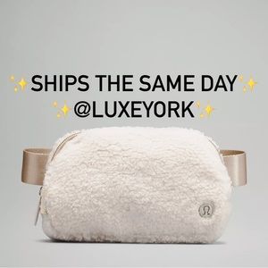 Everywhere Fleece Belt Bag Natural Ivory - Brand New